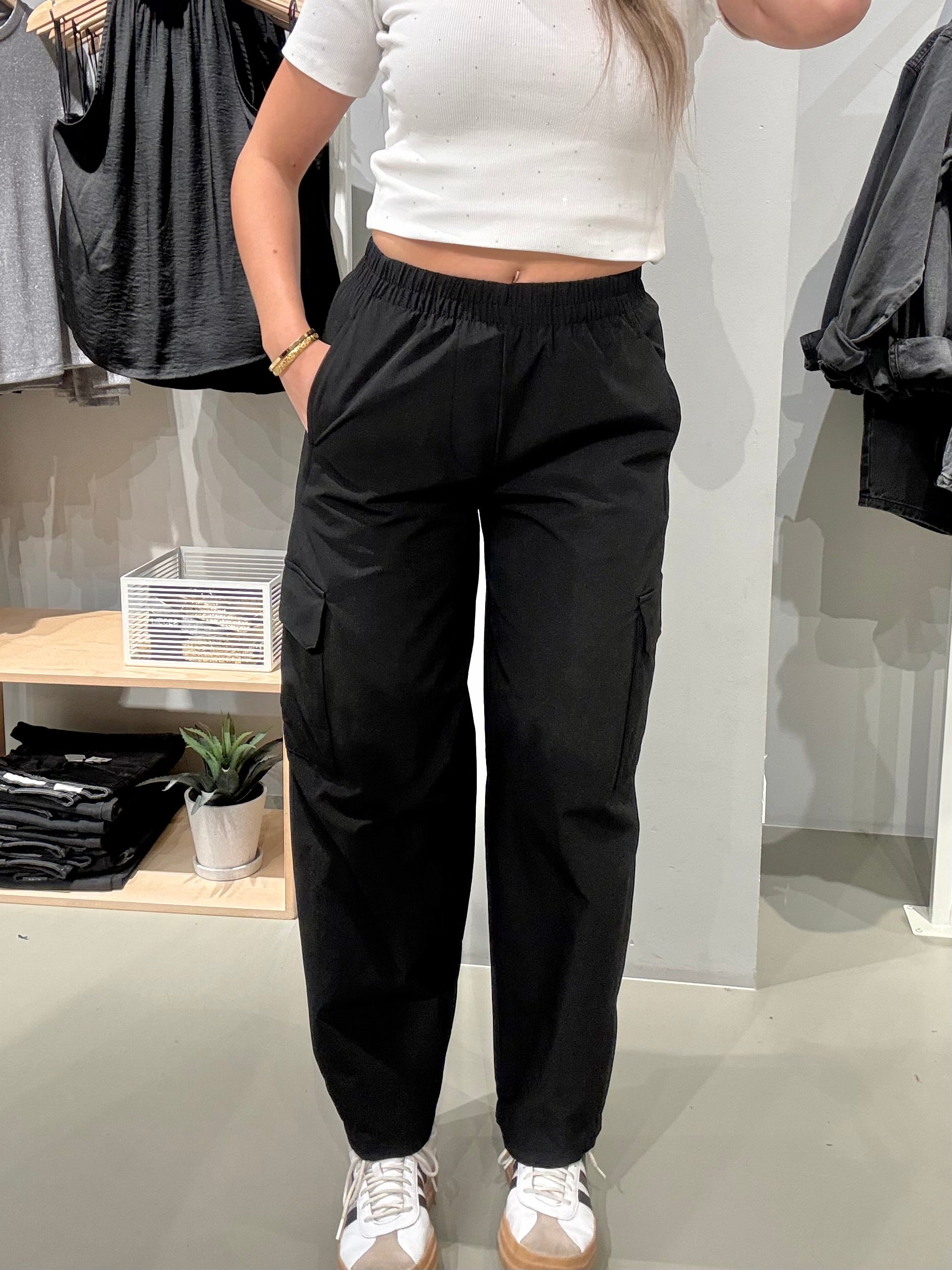 NMKIRBY Cargo Trousers - Black